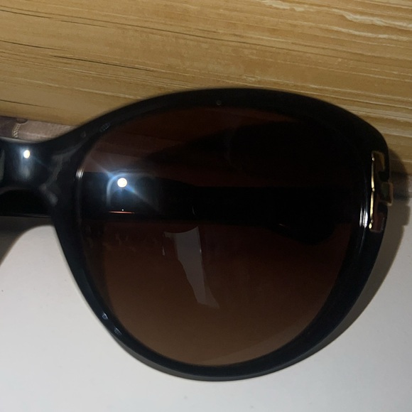 134. Tory Burch Women's TY7092A Black/Gold Cat Eye Sunglasses - Picture 9 of 9